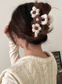 Knitted Flower Clip